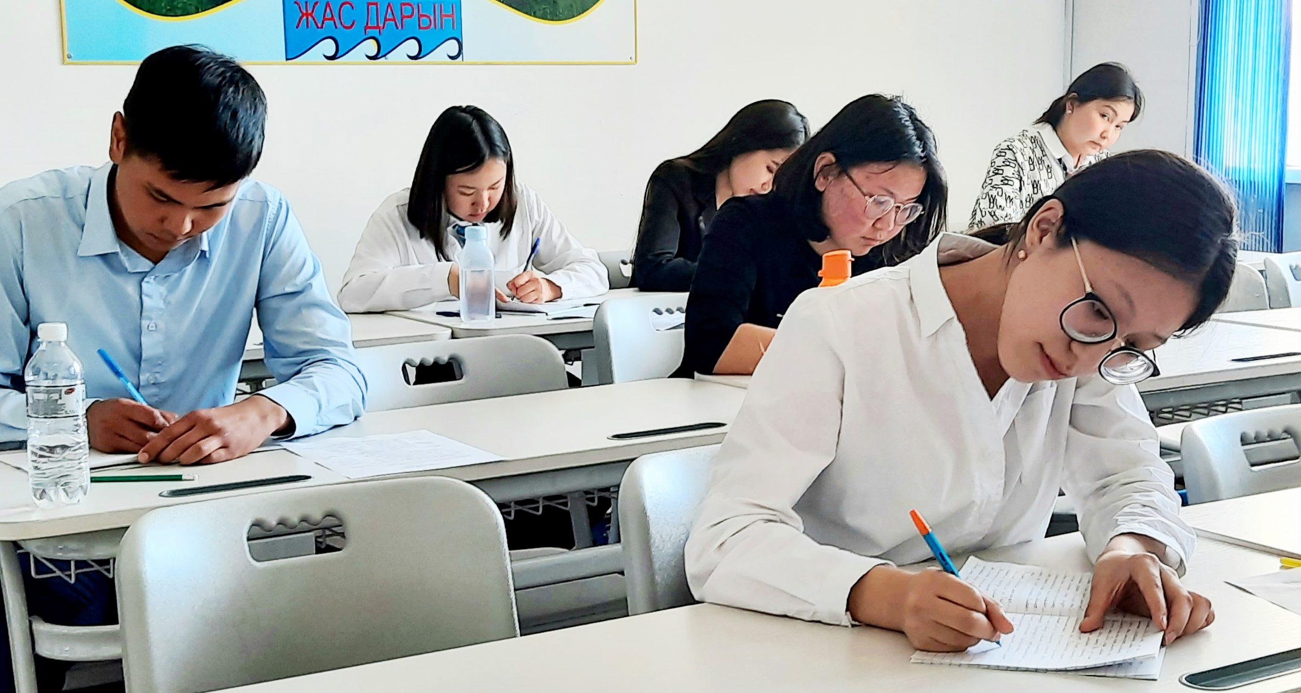 Знатоки казахского языка и литературы