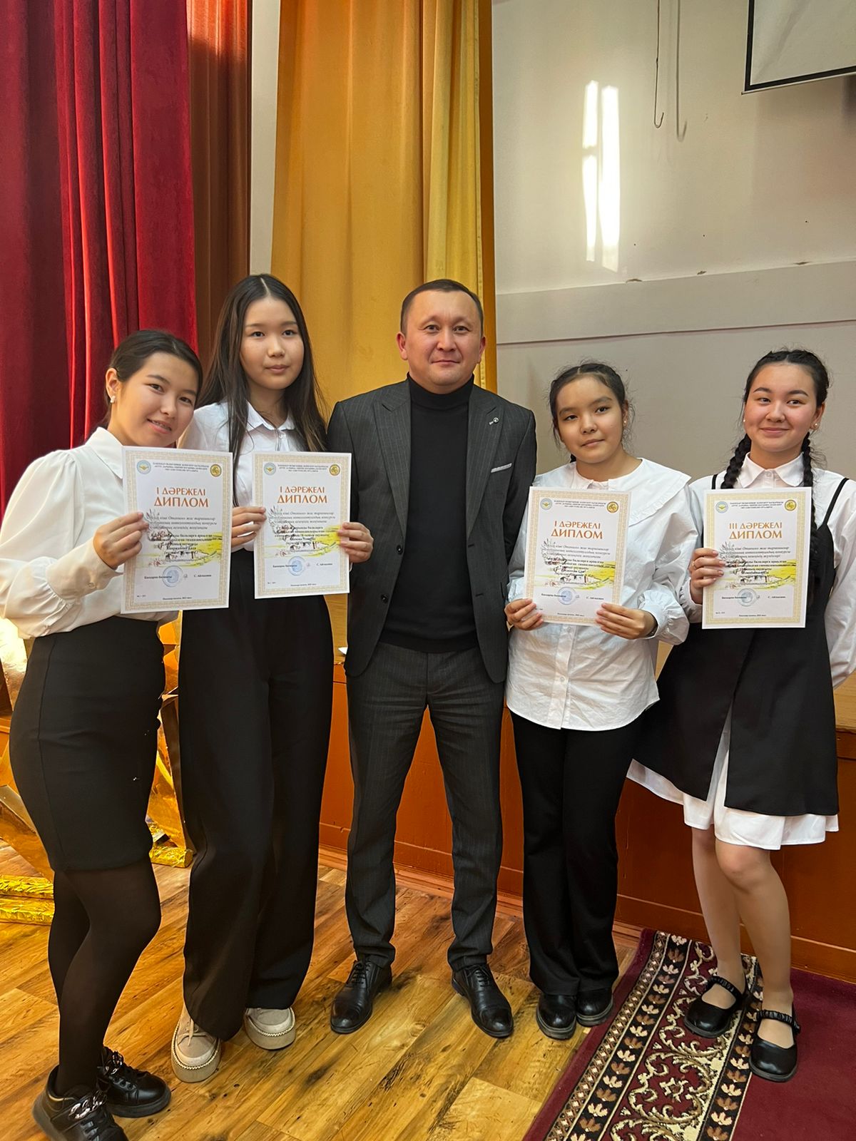 Өз өлкесі тарихының білгірлері