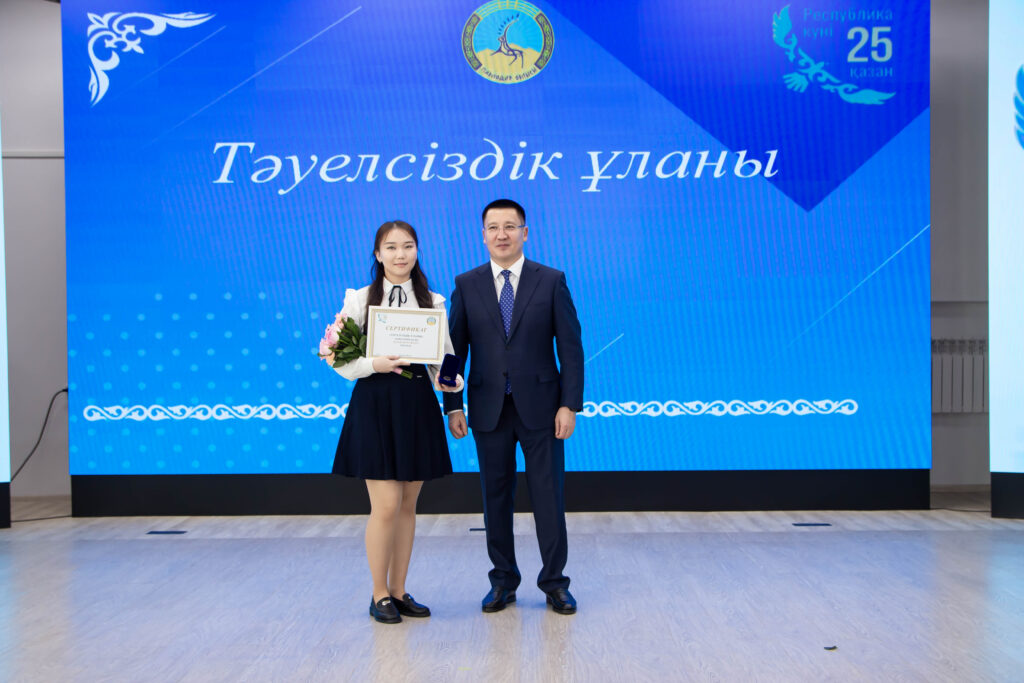 Кривой Рогтағы әйелдерге арналған интимдік қызметтер Микро купальниктегі секс