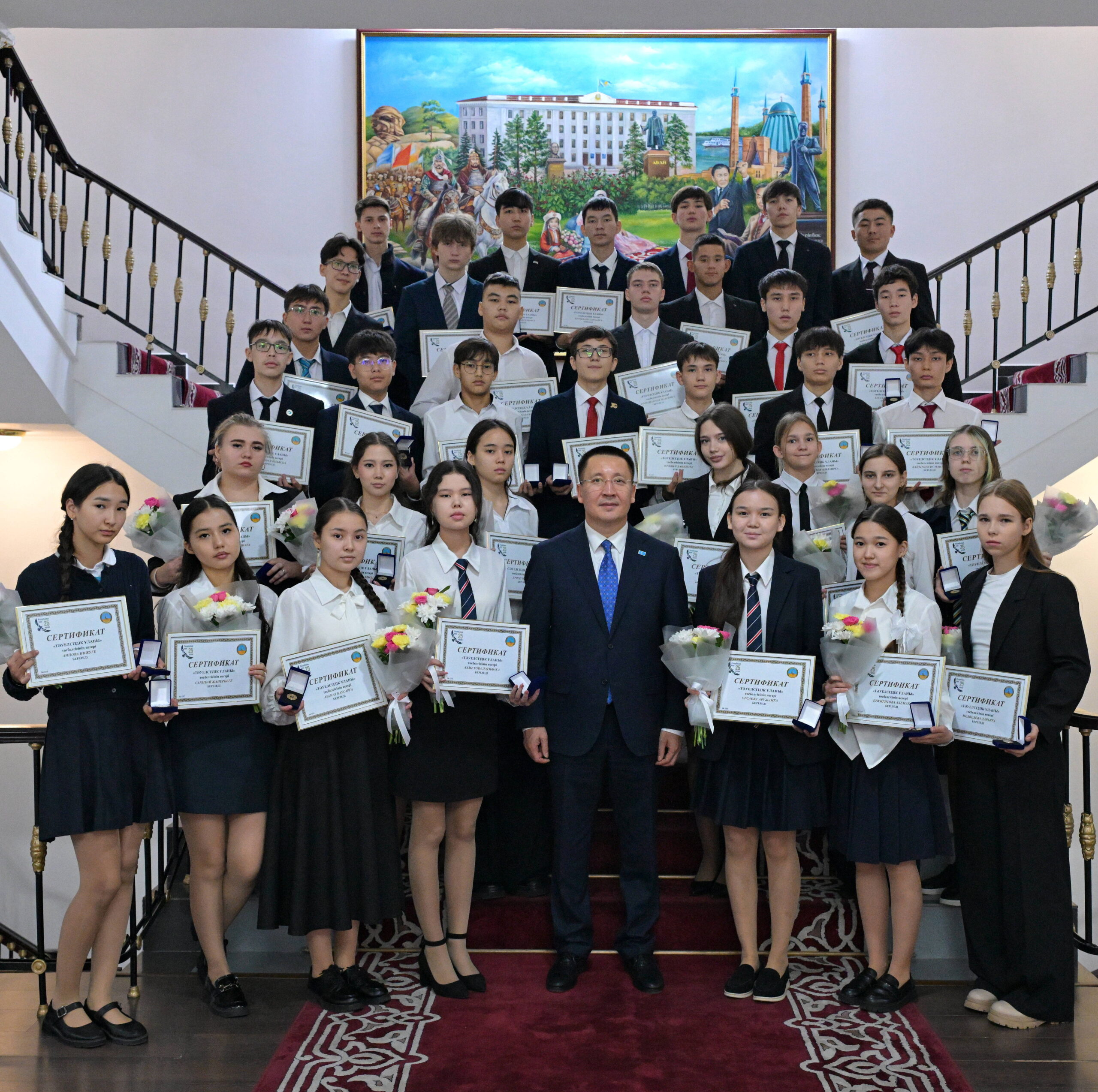 Павлодар облысында «Тәуелсіздік ұланы» сыйлығының лауреаттары марапатталды Павлодар облысының 100 дарынды жасына облыс әкімінің сыйлығы тағайындалды